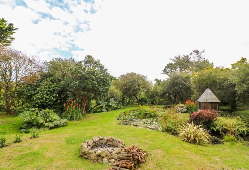 Poldowrian Farmhouse