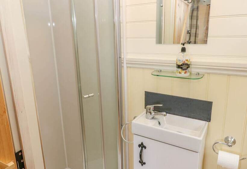 Shepherds Hut   The Crook