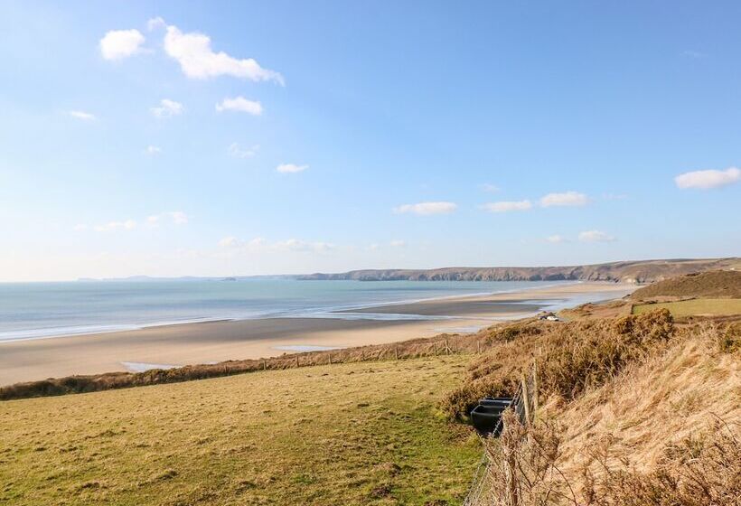 Shepherds Hut   The Hurdle