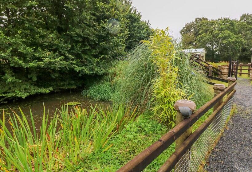 Shepherds Hut   The Hurdle
