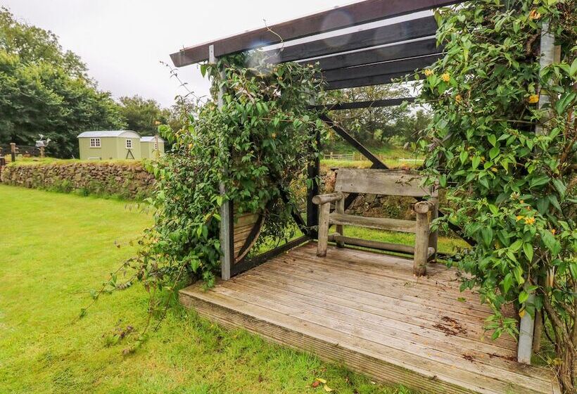 Shepherds Hut   The Hurdle