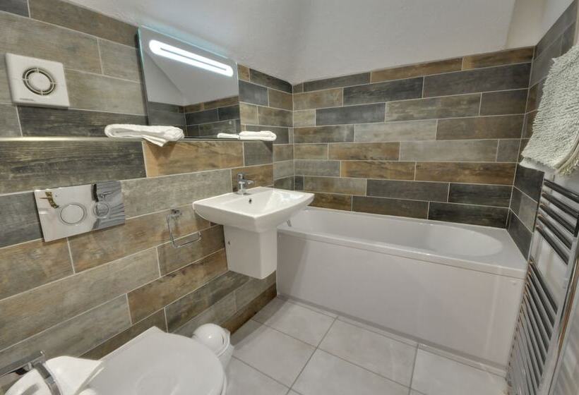 Somerville Coach House 1