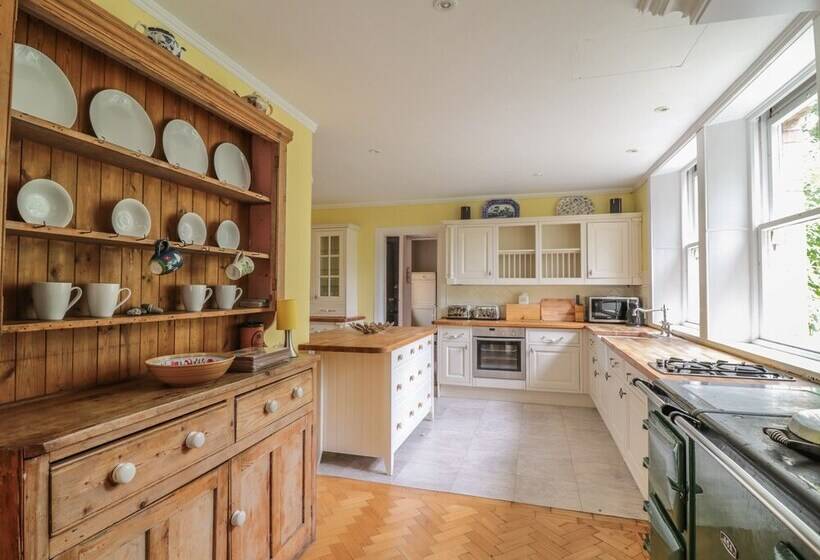 Stoneleigh