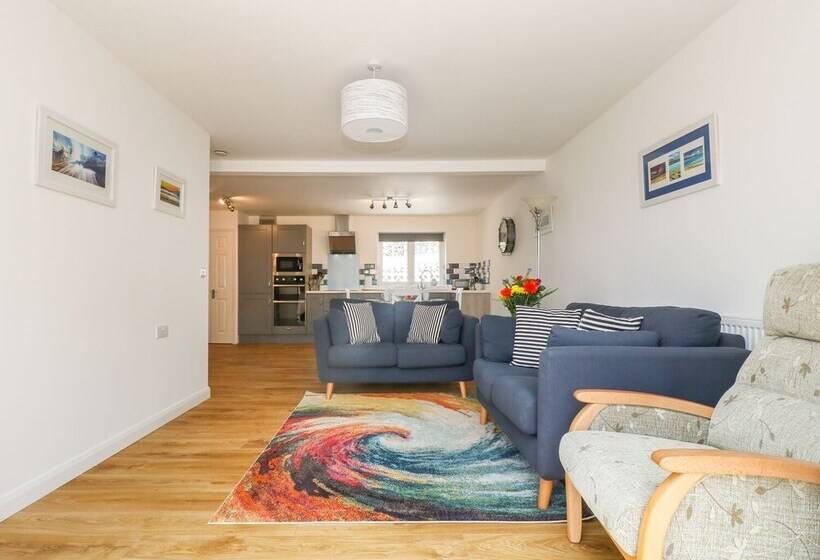 Strawberries & Cream Retreat