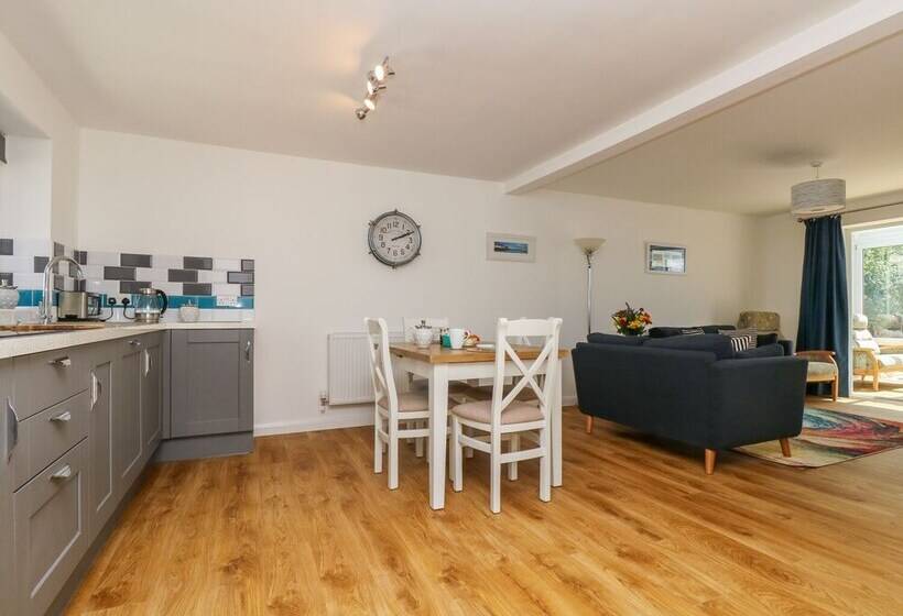 Strawberries & Cream Retreat