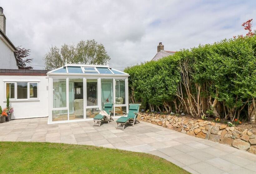 Strawberries & Cream Retreat