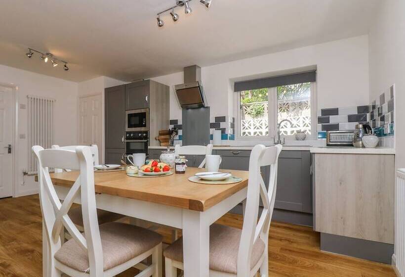 Strawberries & Cream Retreat