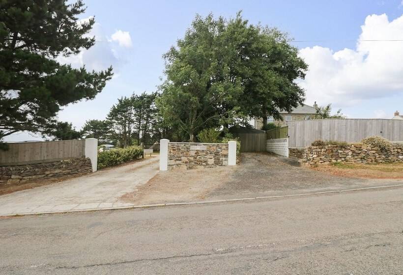 Strawberries & Cream Retreat