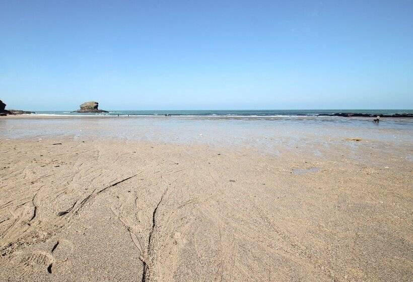 Strawberries & Cream Retreat