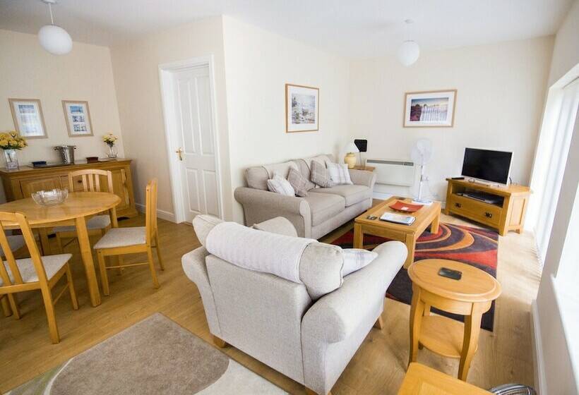 The Lodge At Orchard House