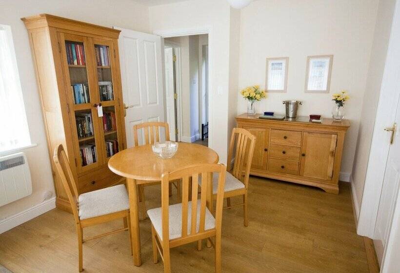 The Lodge At Orchard House