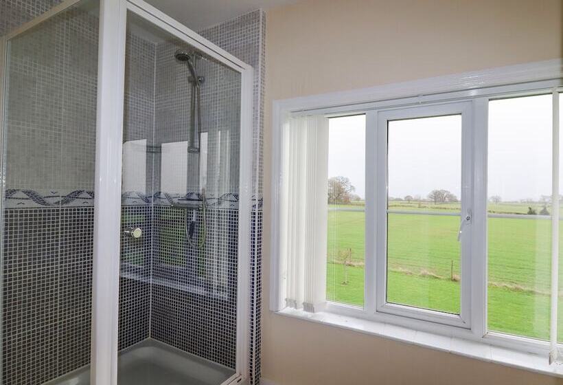 The Manor House At Kenwick Lodge