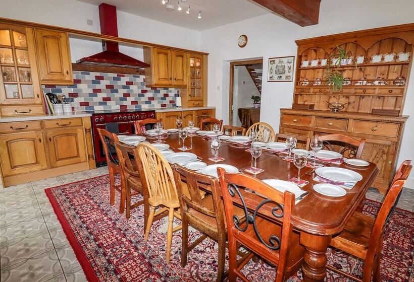 The Manor House At Kenwick Lodge