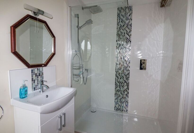 The Manor House At Kenwick Lodge