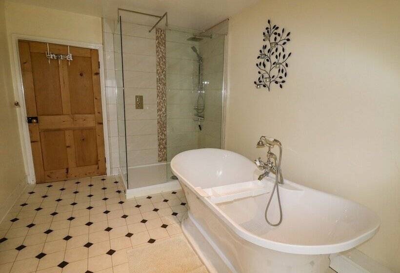 The Manor House At Kenwick Lodge