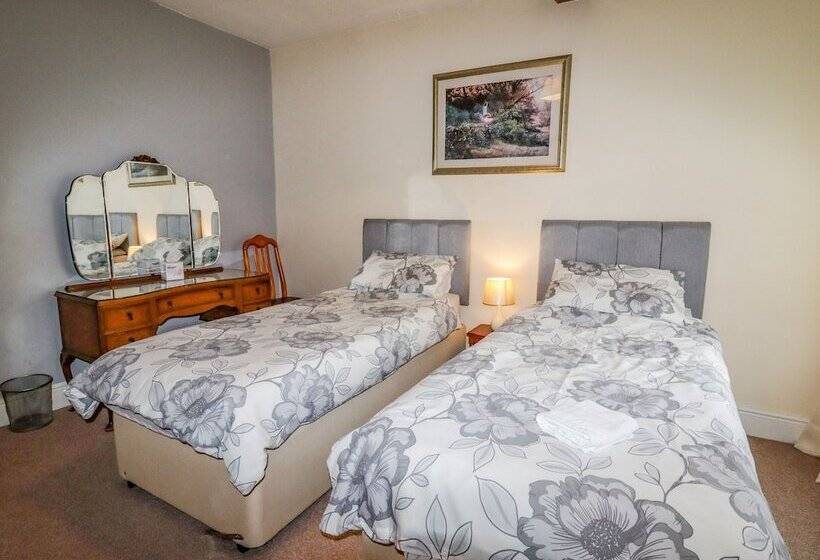 The Manor House At Kenwick Lodge