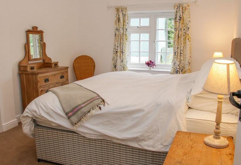 The Old Farmhouse, Upper Pitts