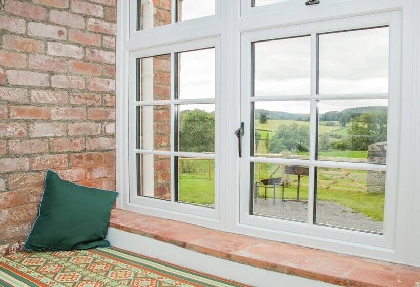 The Old Farmhouse, Upper Pitts