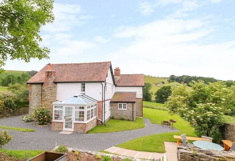 The Old Farmhouse, Upper Pitts