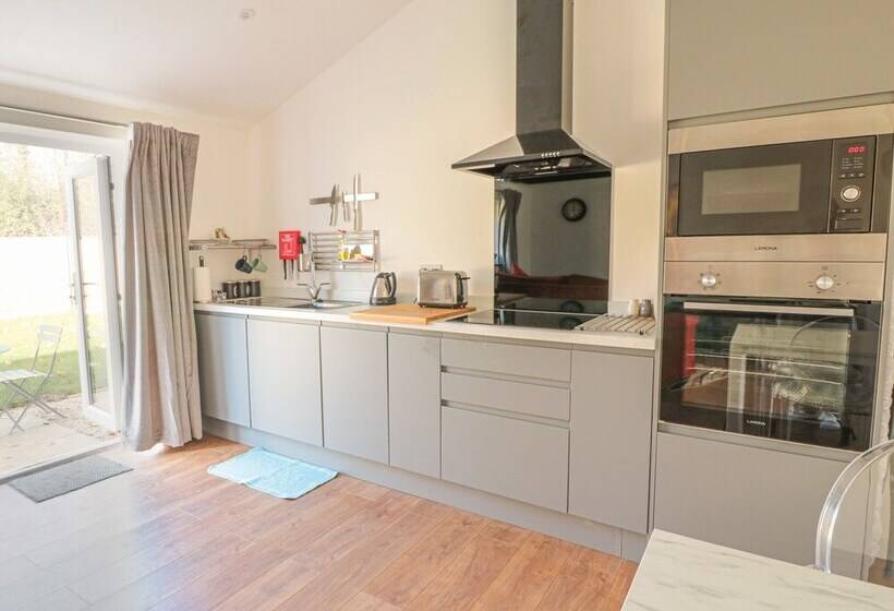 The Old Power House Cottage 2