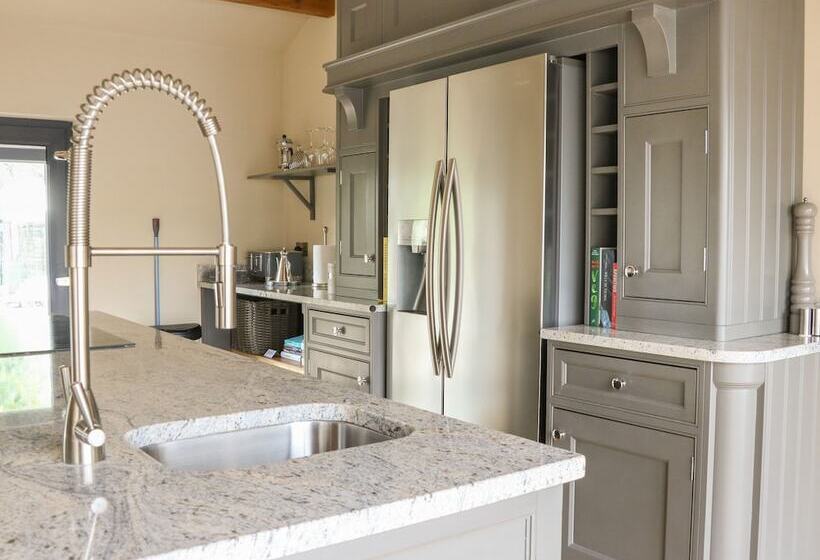 The Old Shippon Mews