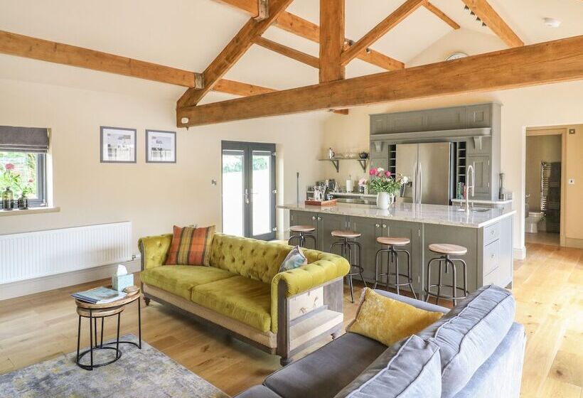 The Old Shippon Mews