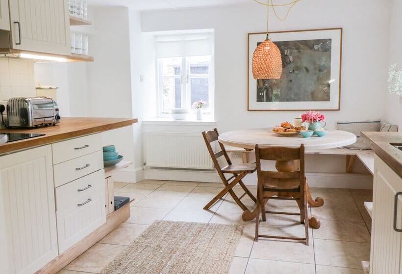 Whitehall Farm Cottage