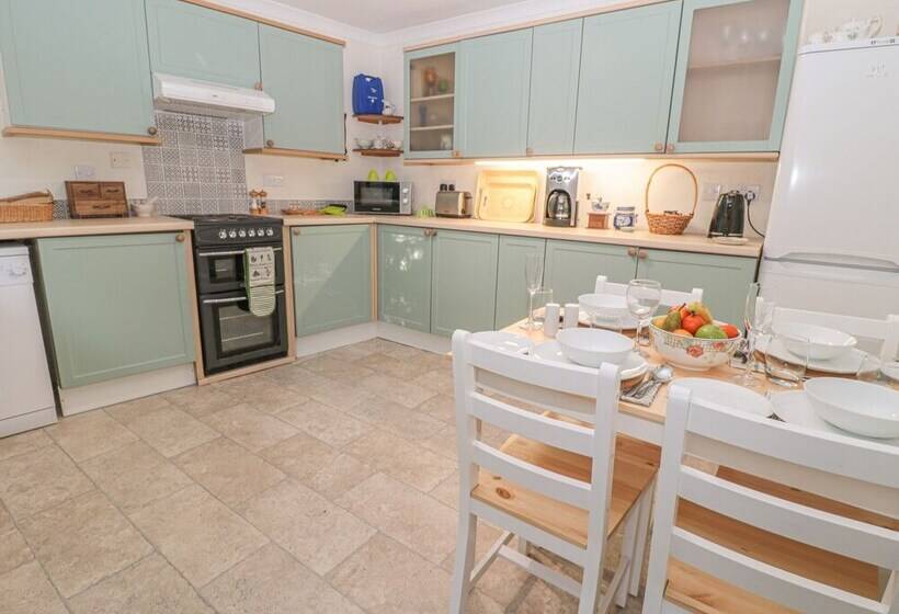 Wordsworth Cottage West