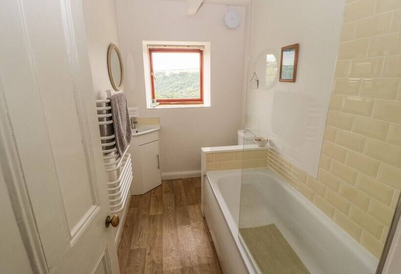 1 Horsehold Cottage