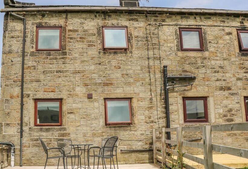1 Horsehold Cottage