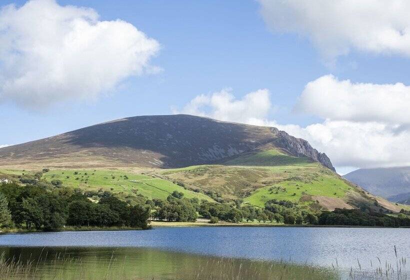 17 Victoria Terrace Perthi