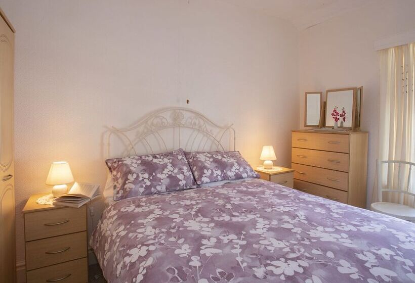 17 Victoria Terrace Perthi