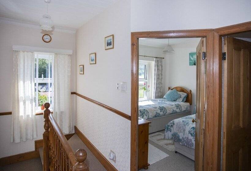 17 Victoria Terrace Perthi