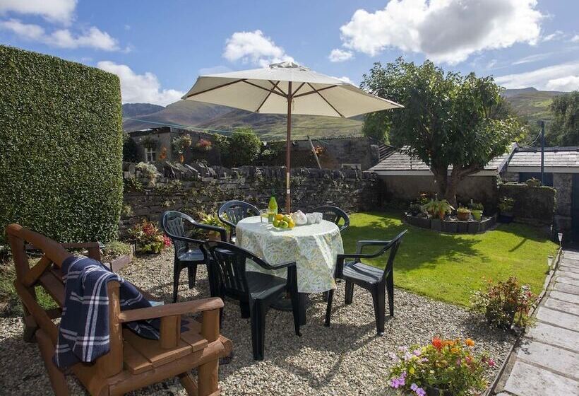 17 Victoria Terrace Perthi