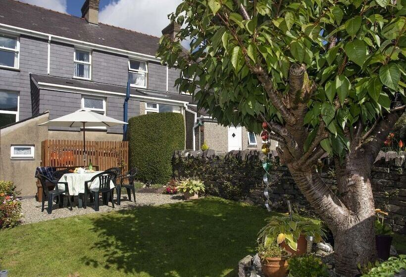 17 Victoria Terrace Perthi