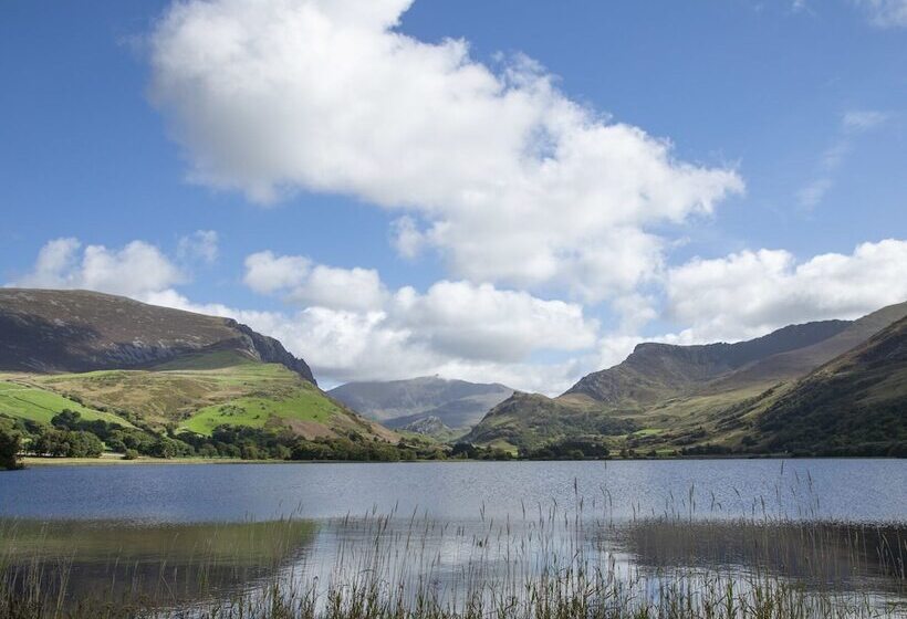 17 Victoria Terrace Perthi