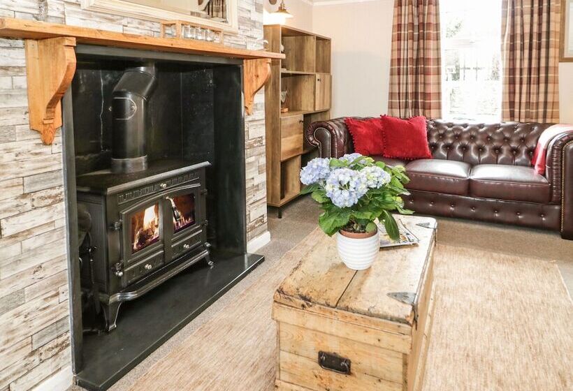 2 Old Coastguard House