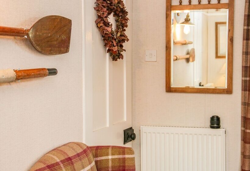 2 Old Coastguard House