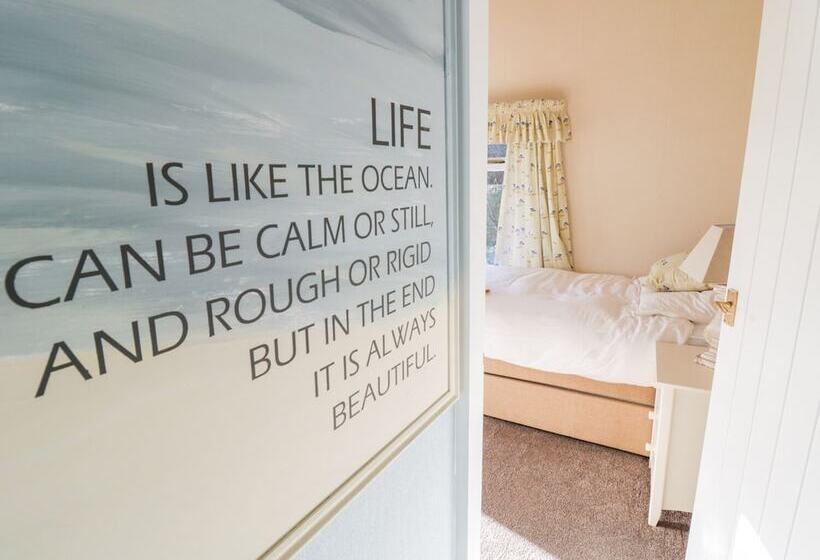 2 Old Coastguard House