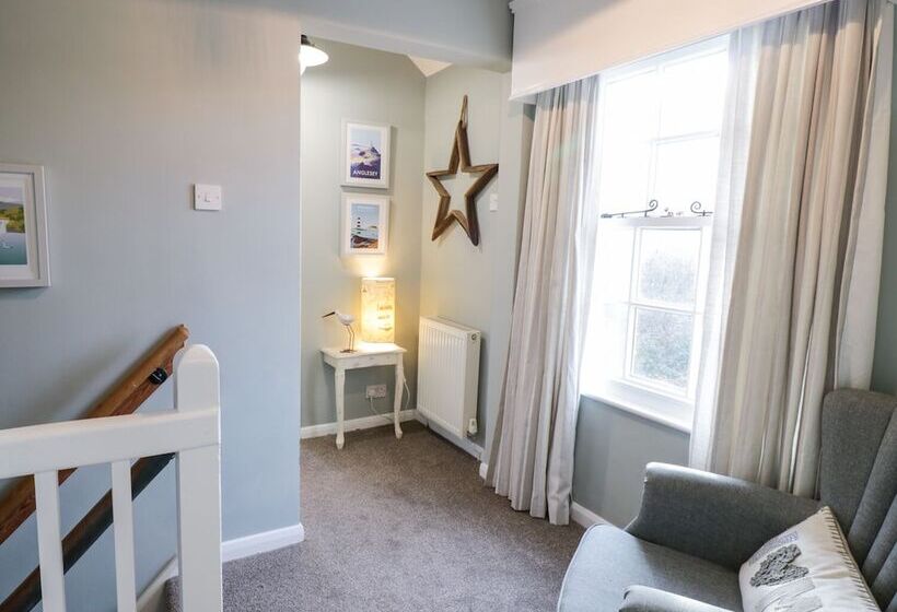 2 Old Coastguard House