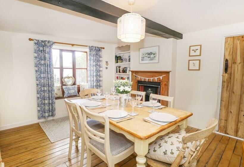 2 Wisteria Cottages