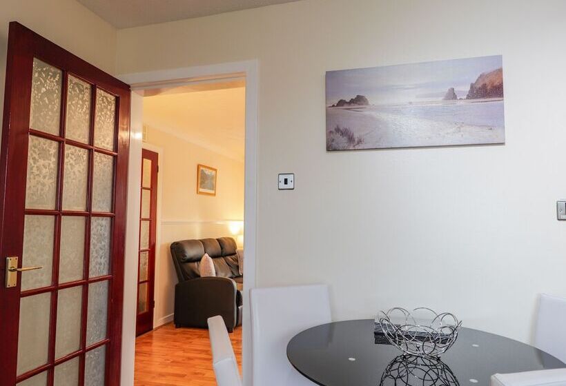 25 Langlands Terrace