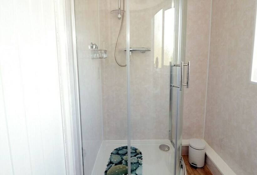 5 Ceirnioge Cottages