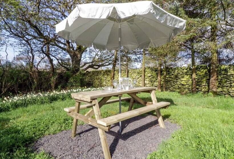 5 Ceirnioge Cottages