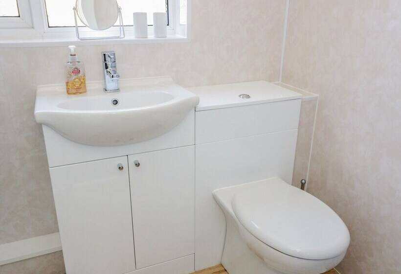 5 Ceirnioge Cottages