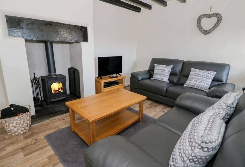 5 Ceirnioge Cottages