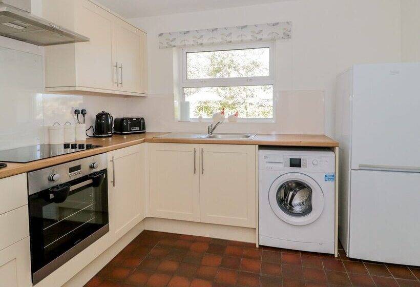 5 Ceirnioge Cottages