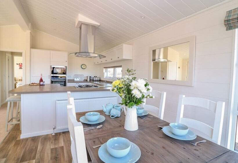Ash Lodge