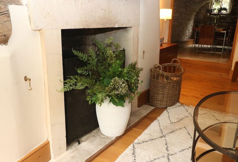 Castle Combe Cottage