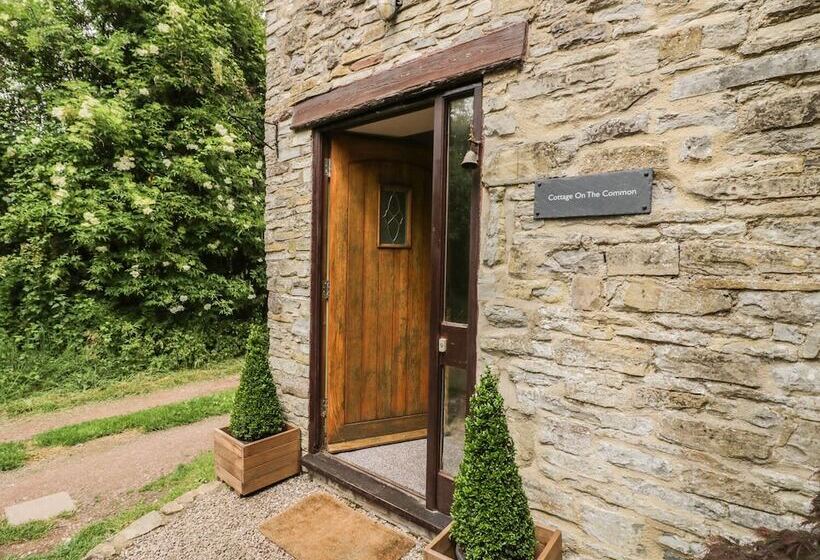 Cottage On The Common